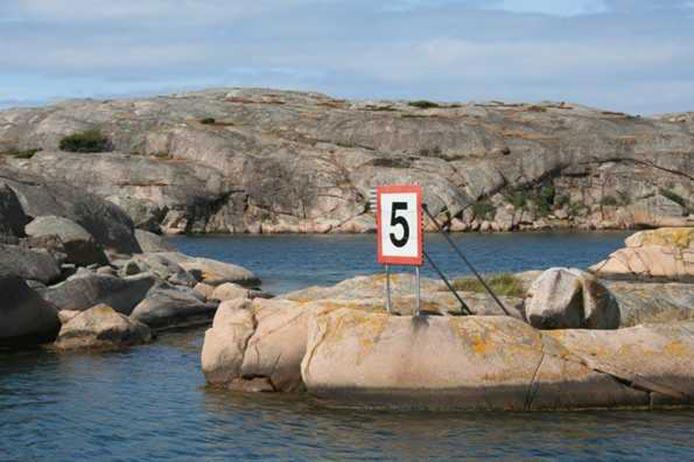 Nytt 5 knops skilt ved Svinøya på Bjarkøy